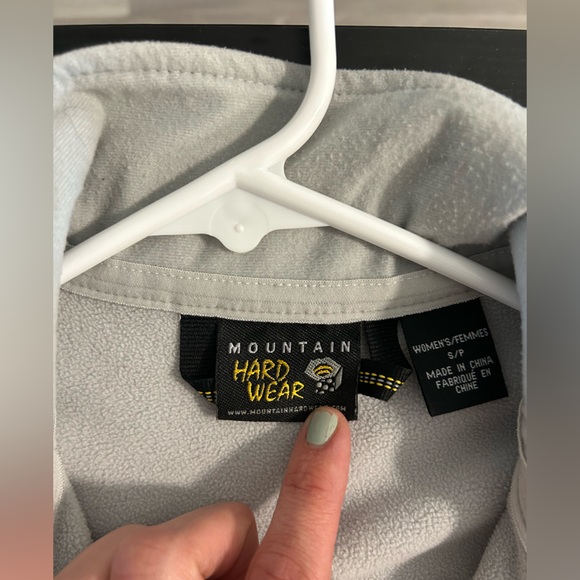 Women’s mountain hardware waterproof, hard shell jacket. - Picture 3 of 4